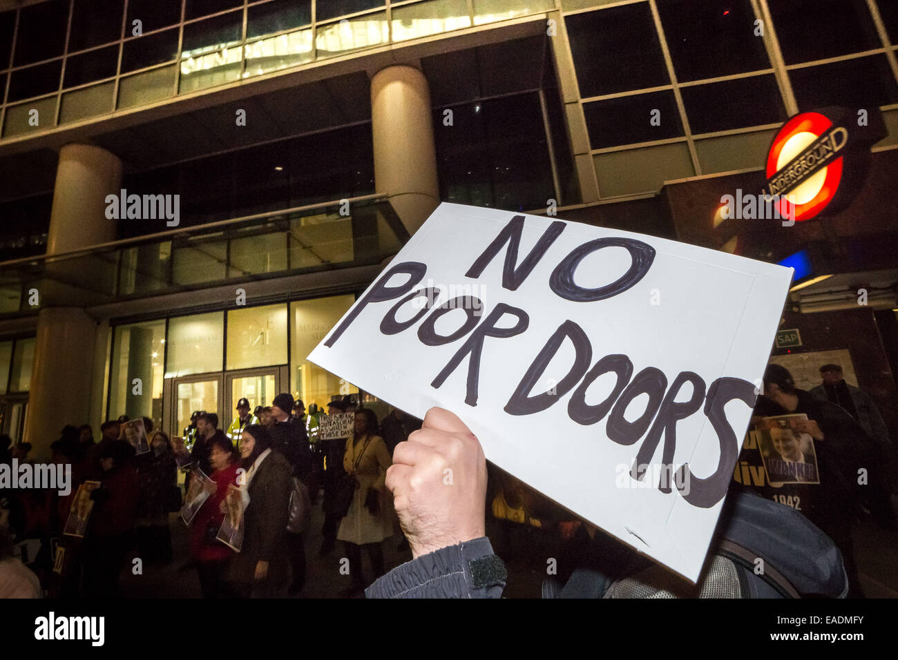 Londra, Regno Unito. Xii Nov, 2014. Guerra di classe "poveri" porta la segregazione protesta continua 2014 Credit: Guy Corbishley/Alamy Live News Foto Stock