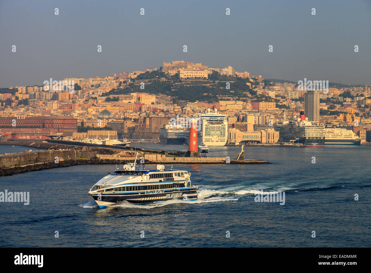 Panorama del Porto di Napoli Foto Stock