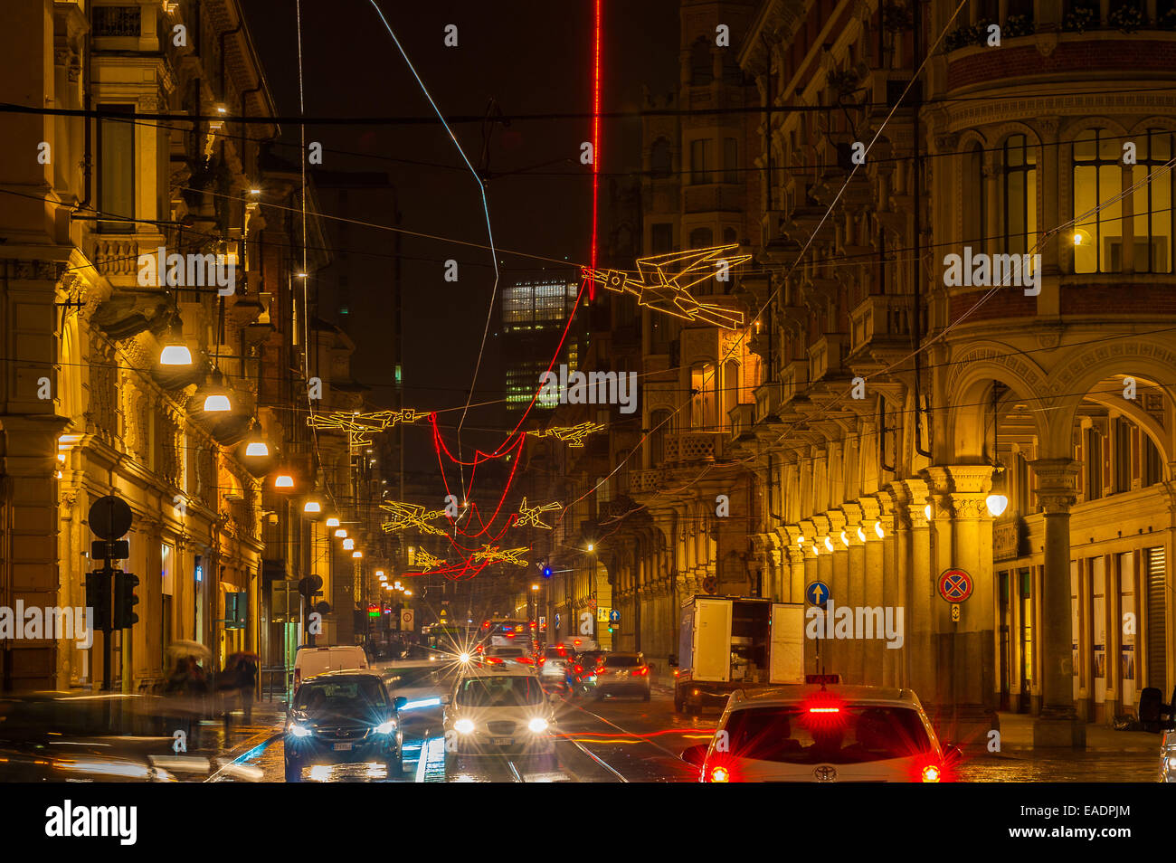 Torino, Italia. Xii Nov, 2014. Italia Piemonte Torino " Luci d'Artista in Via Pietro Micca - Via Cernaia - Volo su.... Da Francesco Casorati Credito: Davvero Facile Star/Alamy Live News Foto Stock
