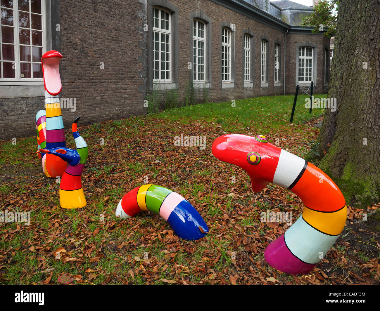 Colorato serpente arte di strada da Niloc Pagen a Maastricht, Olanda, Europa Foto Stock