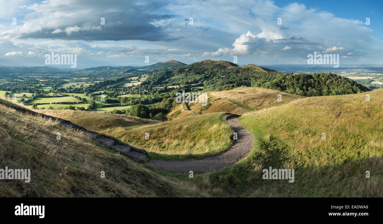 Un sentiero che dalla British Camp parte della Malvern Hills in Herefordshire e Worcestershire. Foto Stock