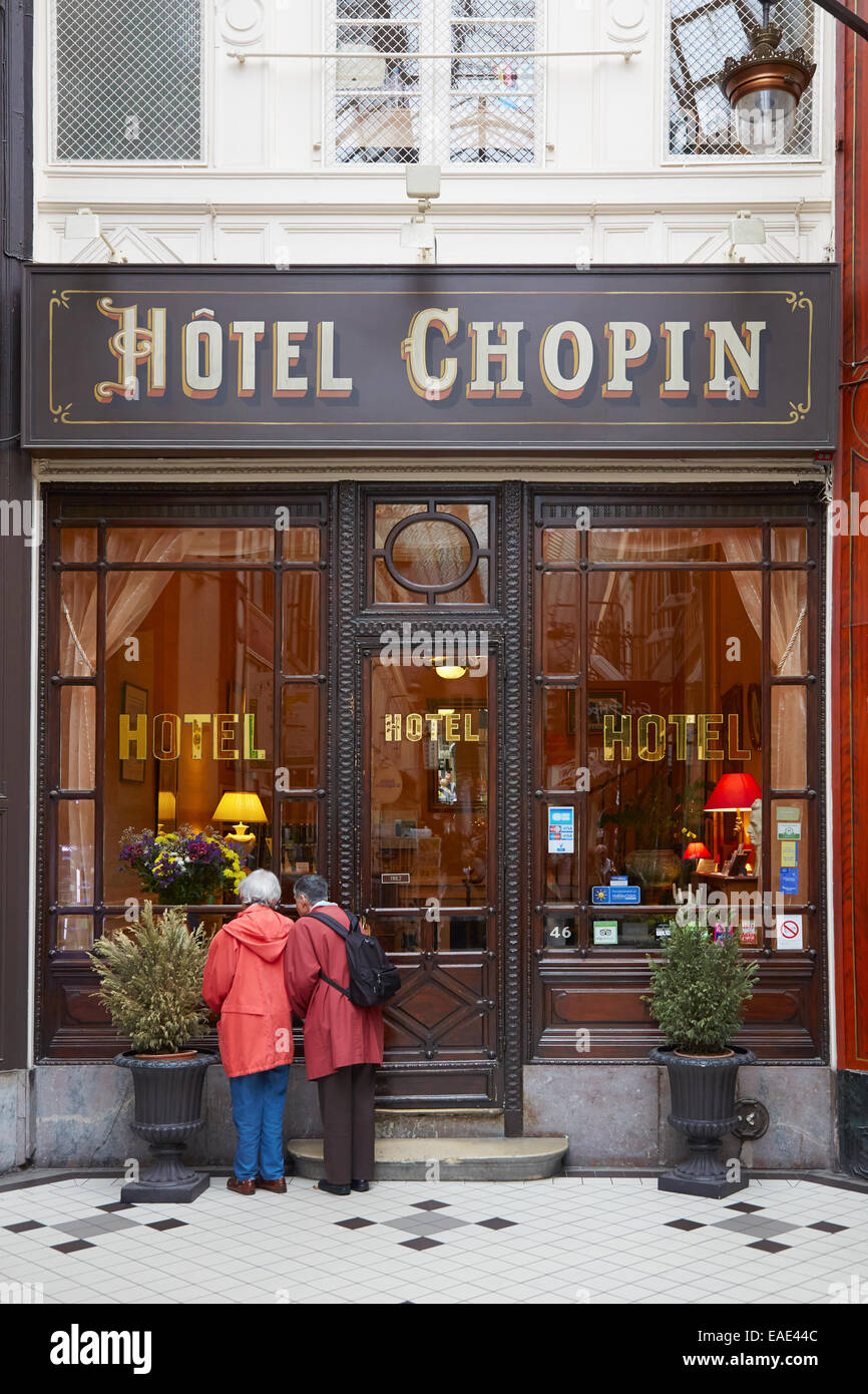 Parigi, passaggio Jouffroy, tipico hotel Chopin finestra Foto Stock