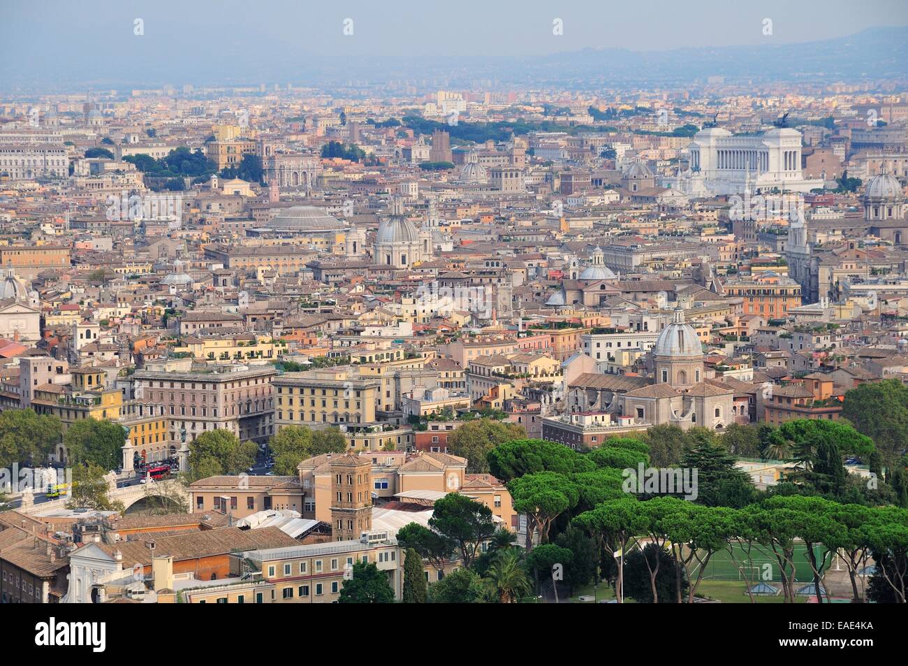 Vista di Roma dalla cupola di San Pietro&#39;s Basilica, Vaticano, Roma, lazio, Italy Foto Stock