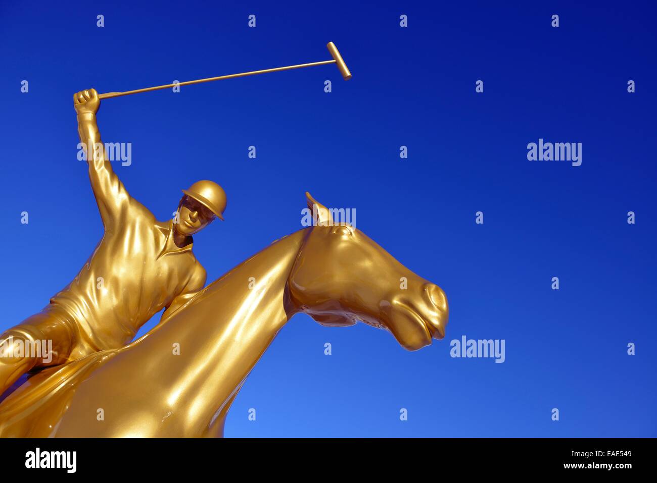 La scultura di un giocatore di polo, 28th St. Moritz Polo World Cup sulla neve, San Moritz Engadin, Grigioni, Svizzera Foto Stock