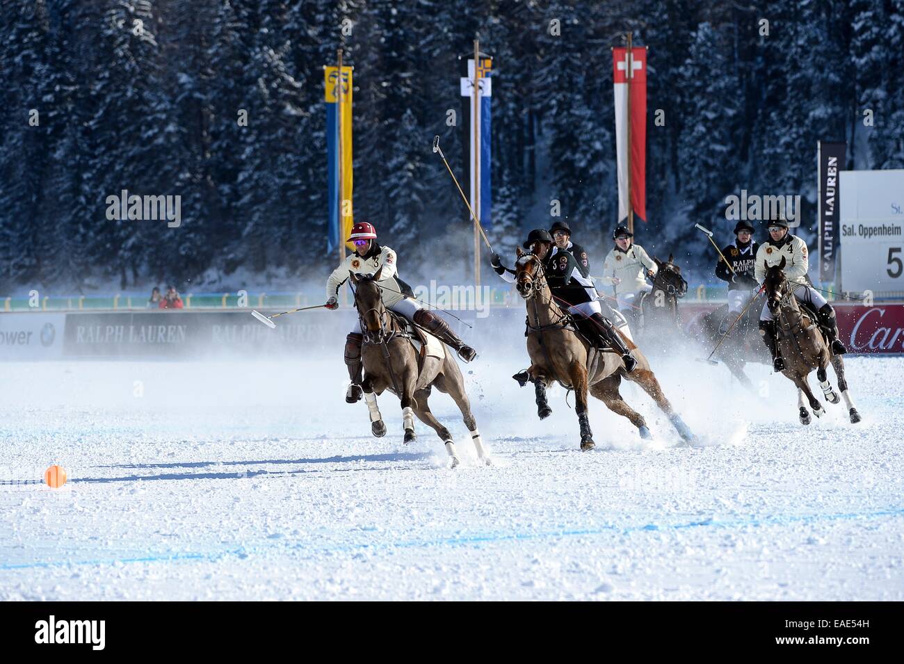 Polo torneo, 28th St. Moritz Polo World Cup sulla neve sul lago ghiacciato di St. Moritz, San Moritz Engadin, Grigioni Foto Stock