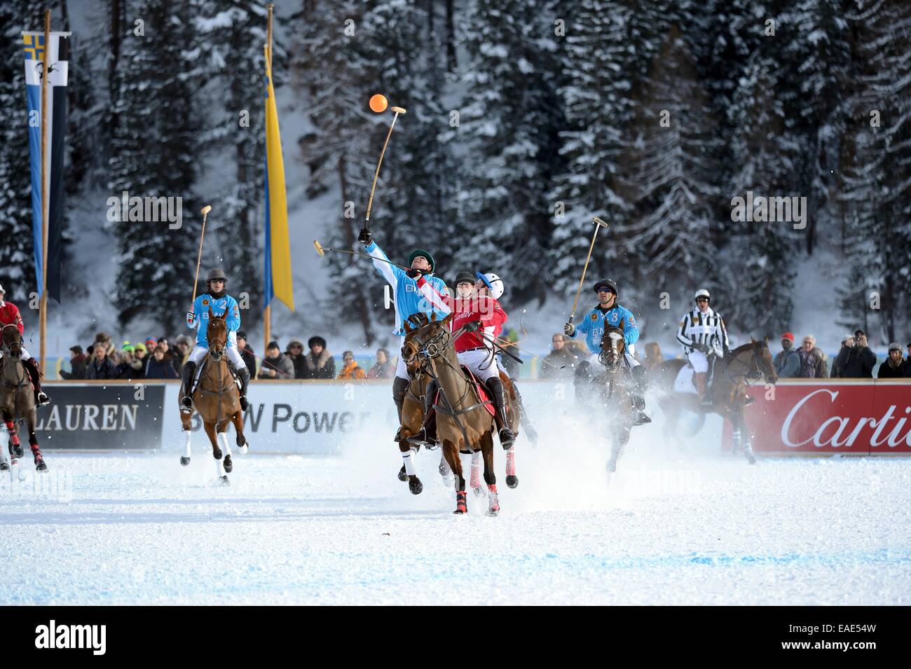 Polo torneo, 28th St. Moritz Polo World Cup sulla neve sul lago ghiacciato di St. Moritz, San Moritz Engadin, Grigioni Foto Stock