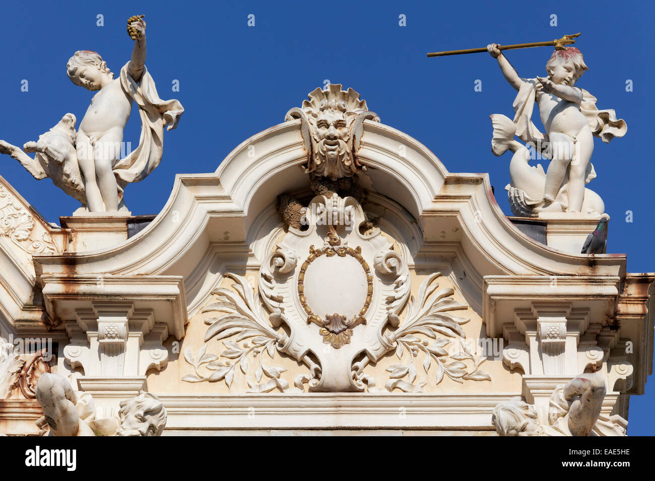 Neobarocco decorazione scultorea, Nuovo colonnato, Nová kolonáda, Mariánské Lázně, Regione di Karlovy Vary, Boemia Foto Stock