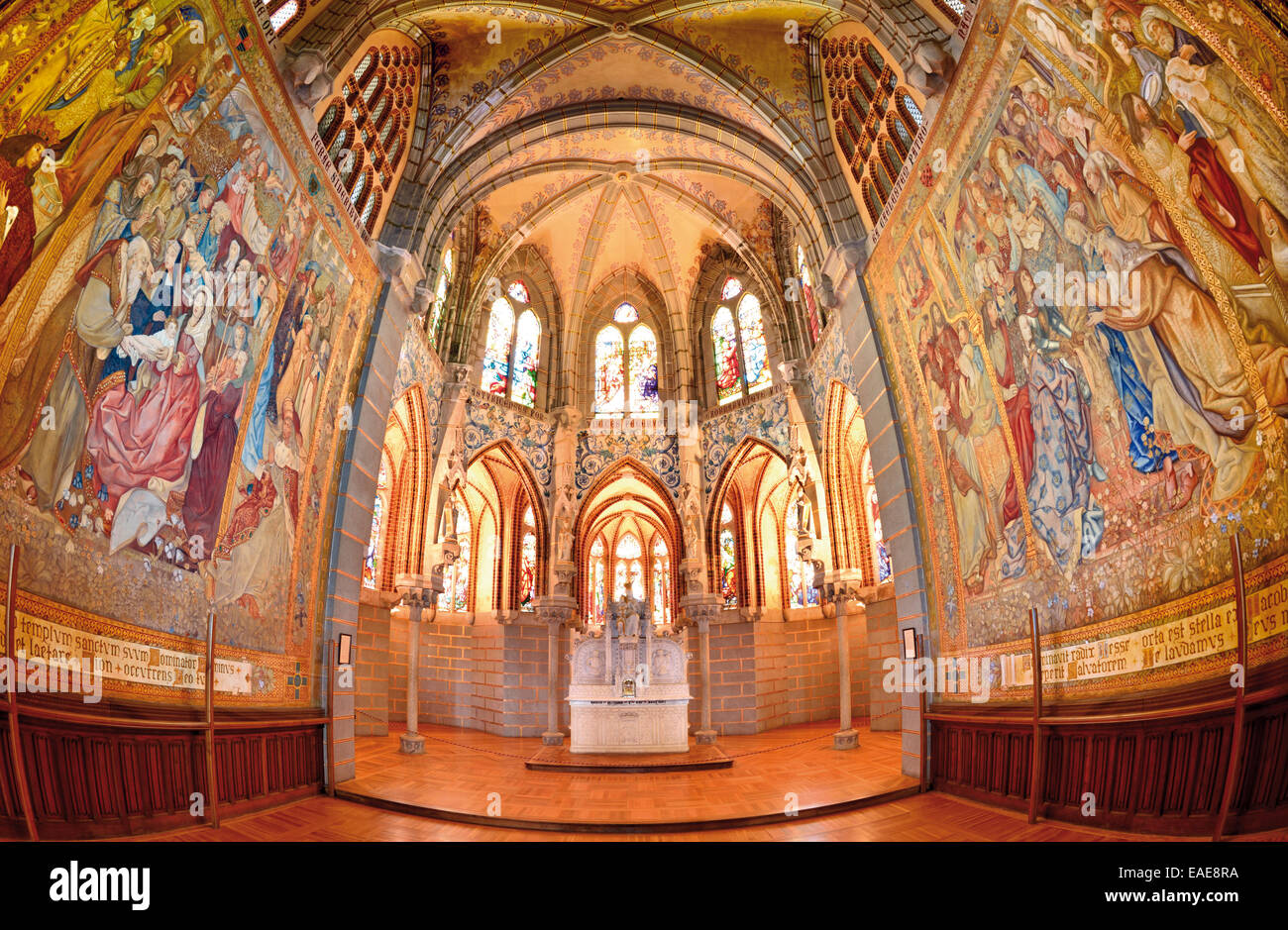 Spagna, Castilla-León: cappella gotica all'interno del Palazzo del Vescovo di Antonio Gaudì a Astorga Foto Stock