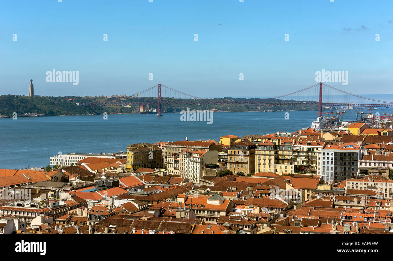 Vista dal Castelo de São Jorge castle oltre il centro storico della città di Lisbona, il centro storico di Lisbona, distretto di Lisbona Foto Stock