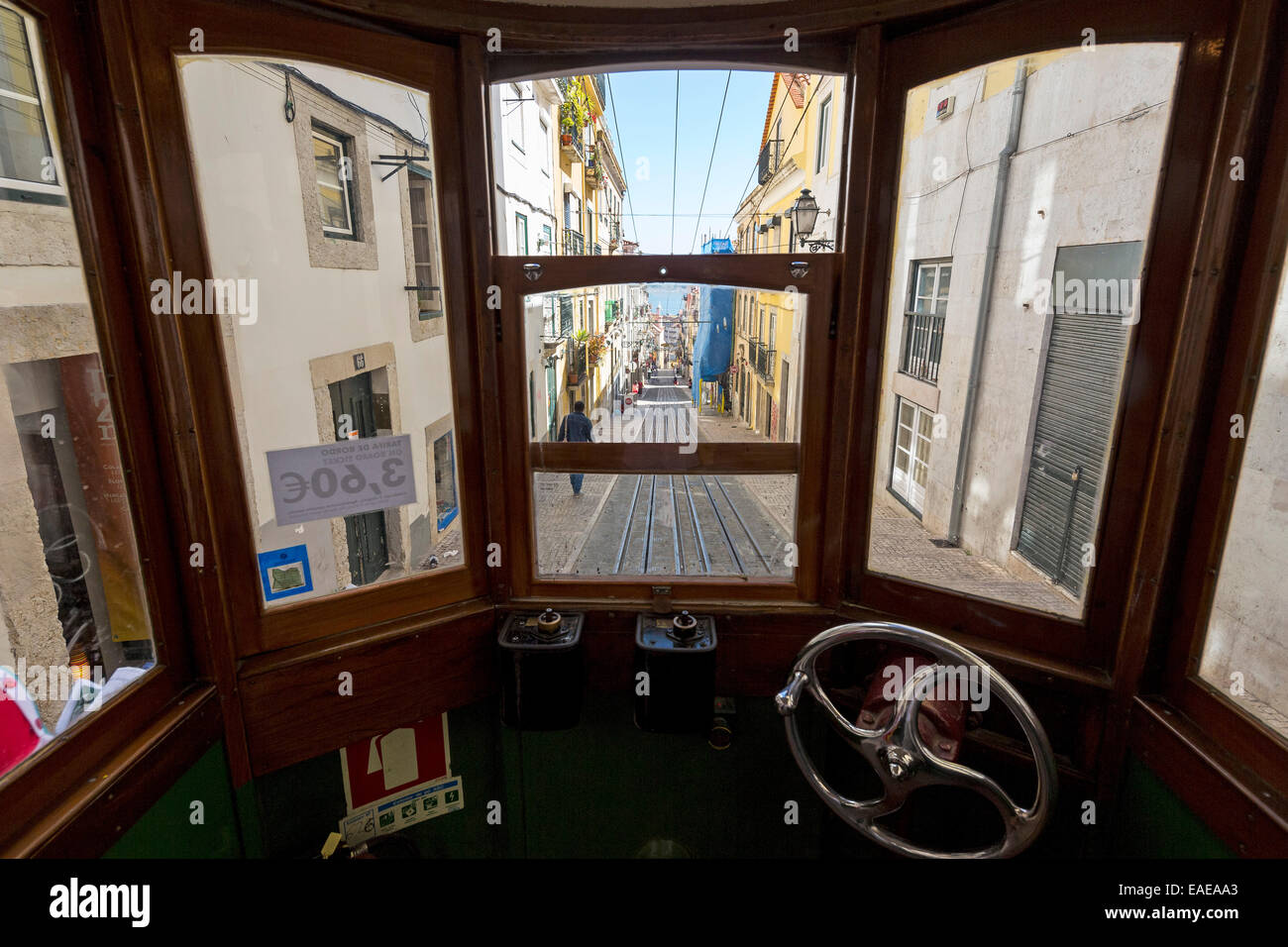 Ascensor da Glória funicolare, Baixa, Lisbona, distretto di Lisbona, Portogallo Foto Stock