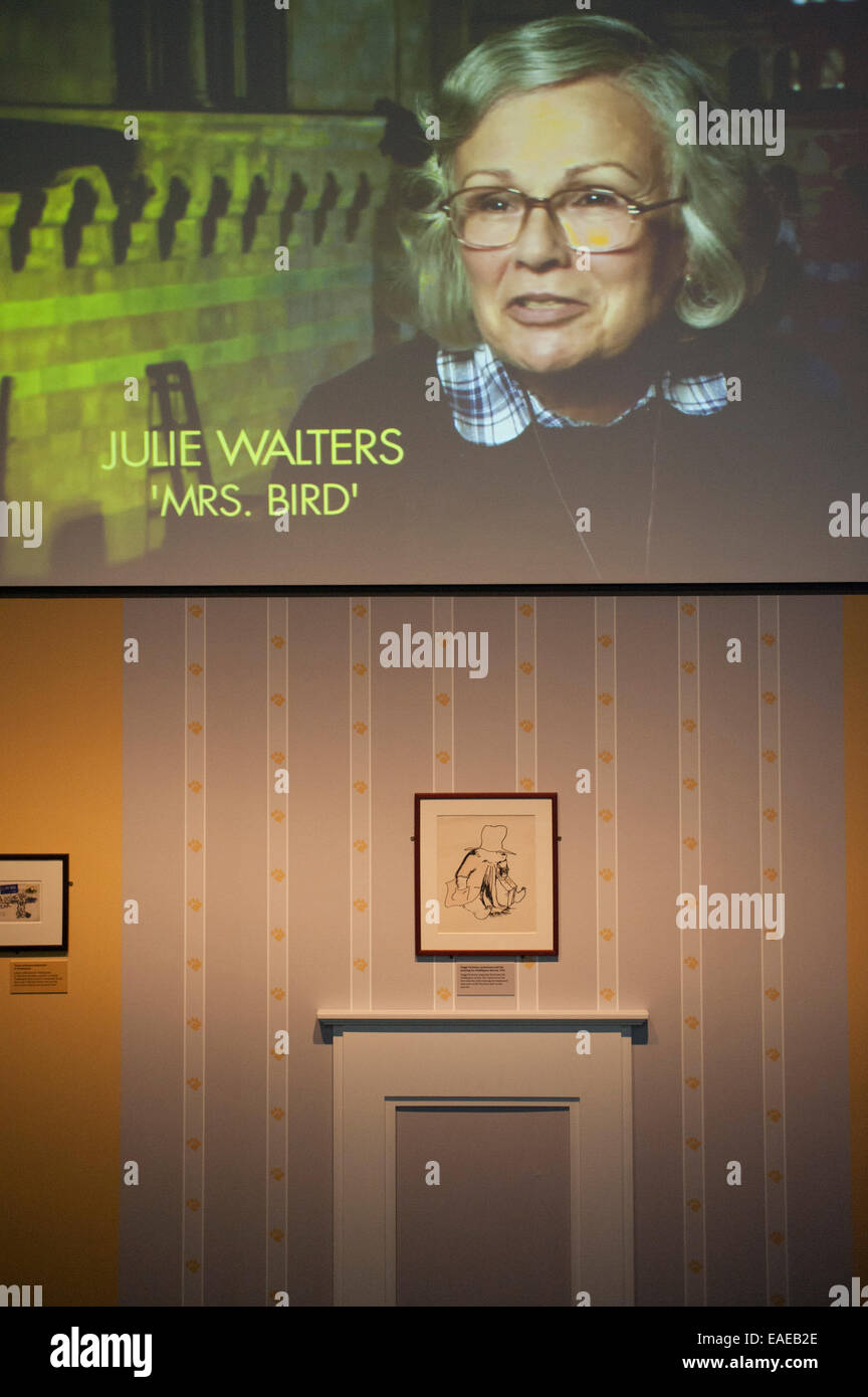 Il museo di Londra, Regno Unito. 13 Novembre, 2014. Dal Perù più scuro al London Wall - Paddington Bear capi del Museo di Londra dal 14 novembre 2014 - 4 gennaio 2015. Il mondo è molto amato, ben educato bear viene impostato per il suo grande debutto dello schermo nel nuovo film di Paddington questo novembre, il Museo di Londra celebra la piccola stowaway dal Perù più scuro e la sua Londra avventure con una nuova esposizione. Apertura a livello nazionale il 28 novembre 2014, il film stars Hugh Bonneville, Sally Hawkins, Jim Broadbent, Julie Walters, Peter Capaldi e Nicole Kidman, con Ben Wishaw come la voce di Paddington. Foto Stock