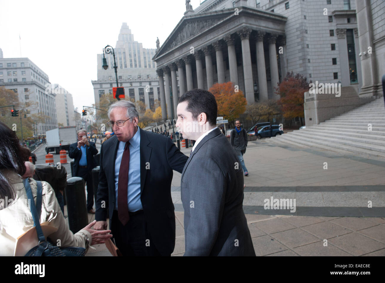 Manhattan, New York, Stati Uniti d'America. Xii Nov, 2014. Ex New York City funzionario di polizia GILBERTO VALLE, a cui si fa riferimento anche come ''cannibale Cop'' esce Manhattan corte federale dopo essere stato condannato a tempo servita, mer., nov. 12, 2014. Credito: Bryan Smith/ZUMA filo/Alamy Live News Foto Stock