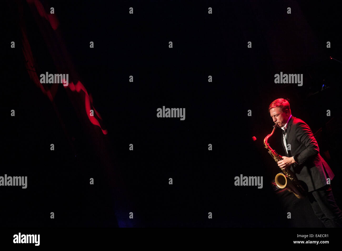 Hakon Kornstad norvegese per il musicista jazz eseguiti dal vivo al diciottesimo Jazz Fest a Sarajevo nel 2014. Foto Stock