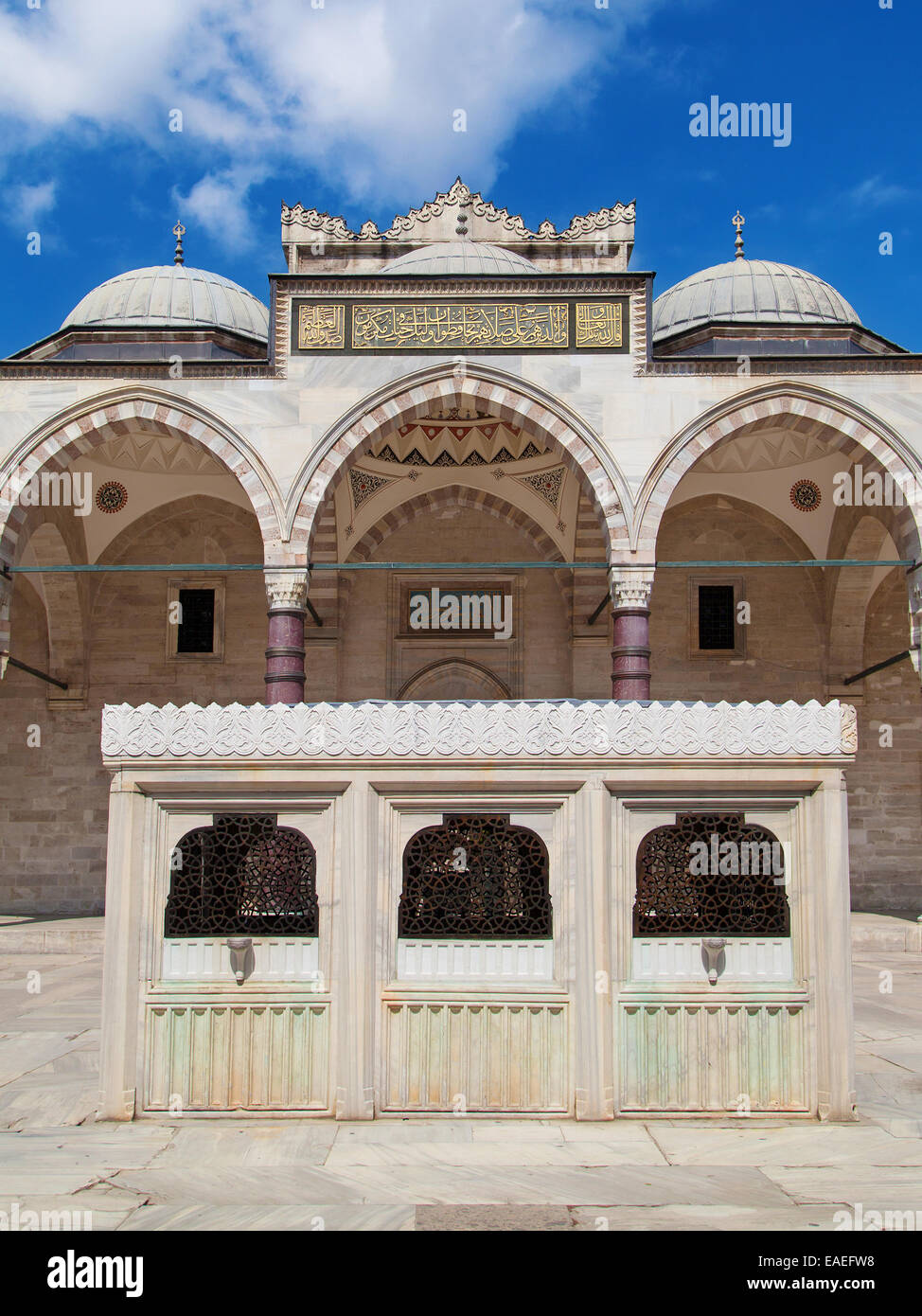 Abluzione fontana nel cortile della Moschea Suleymaniye, Istanbul, Turchia. Foto Stock