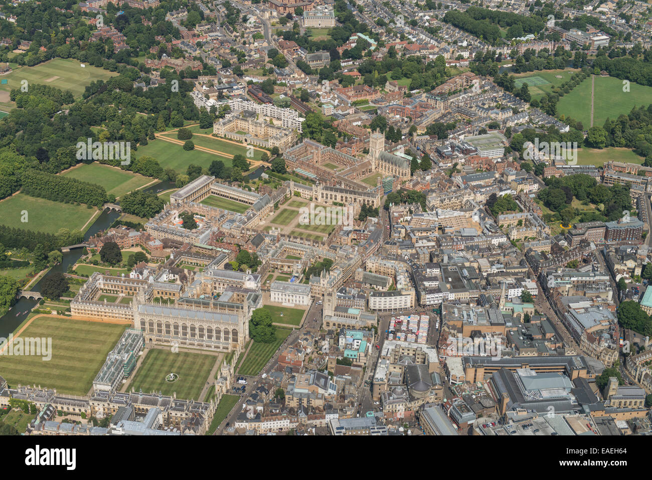 Una veduta aerea di Cambridge che mostra alcuni del centro città e di edifici universitari Foto Stock