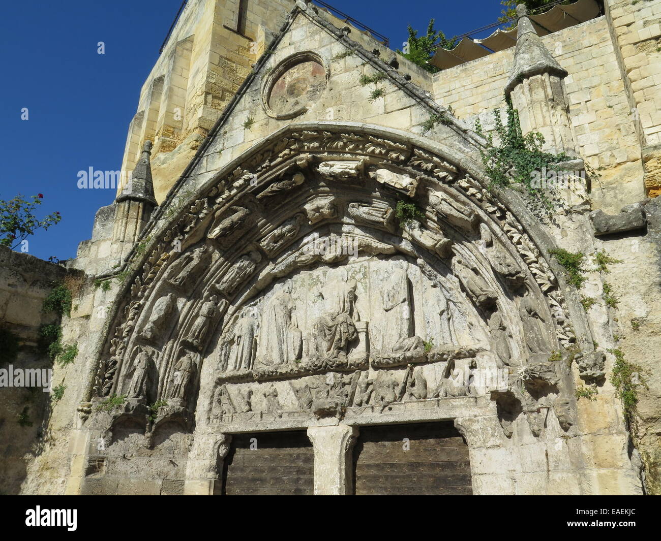 Chiesa monolitica archway a St Emilion, Bordeaux, Francia Foto Stock