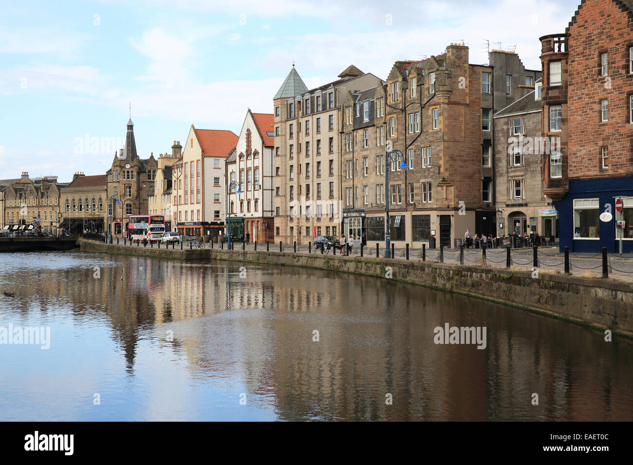 La Riva a fianco del porto di Leith river, a Edimburgo, Scozia, Regno Unito Foto Stock