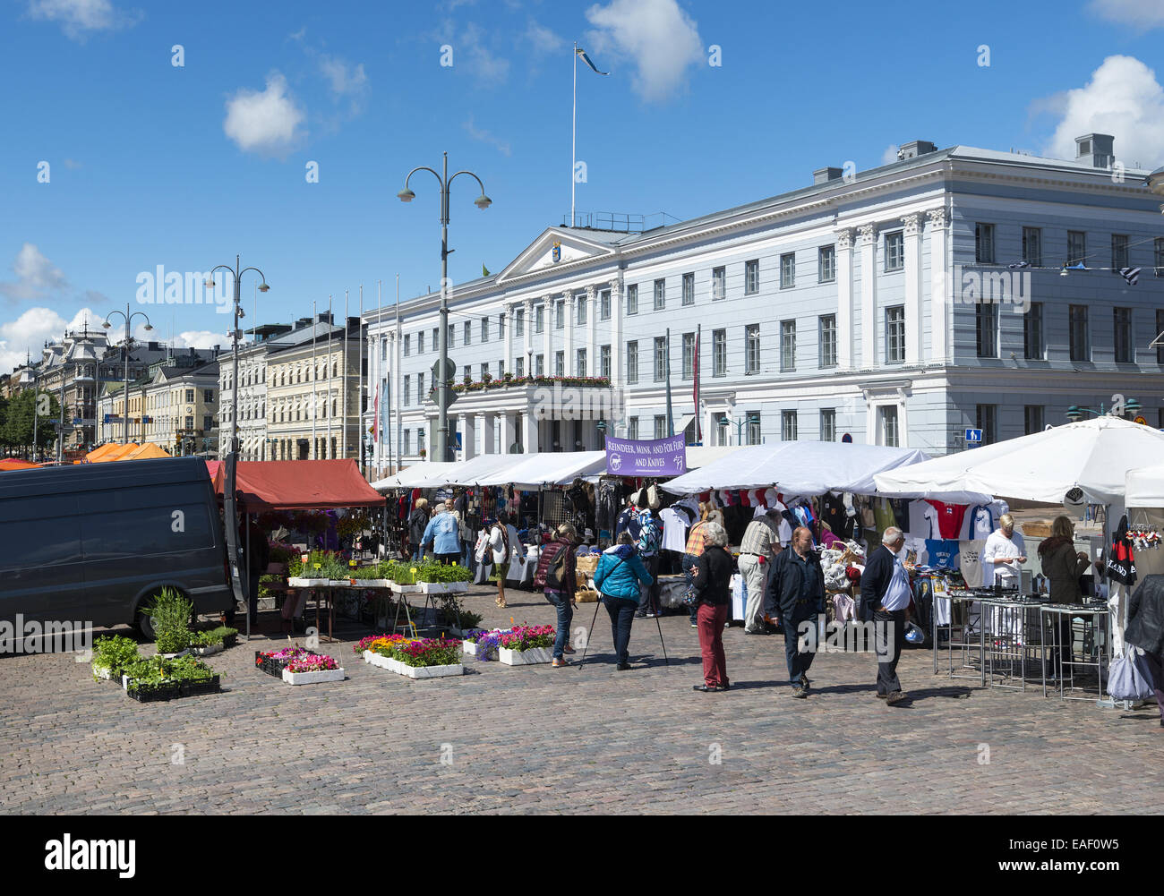 A Helsinki la piazza del mercato di un outdoor Harbourside di mercato che è aperto tutto l'anno, a Helsinki in Finlandia Foto Stock