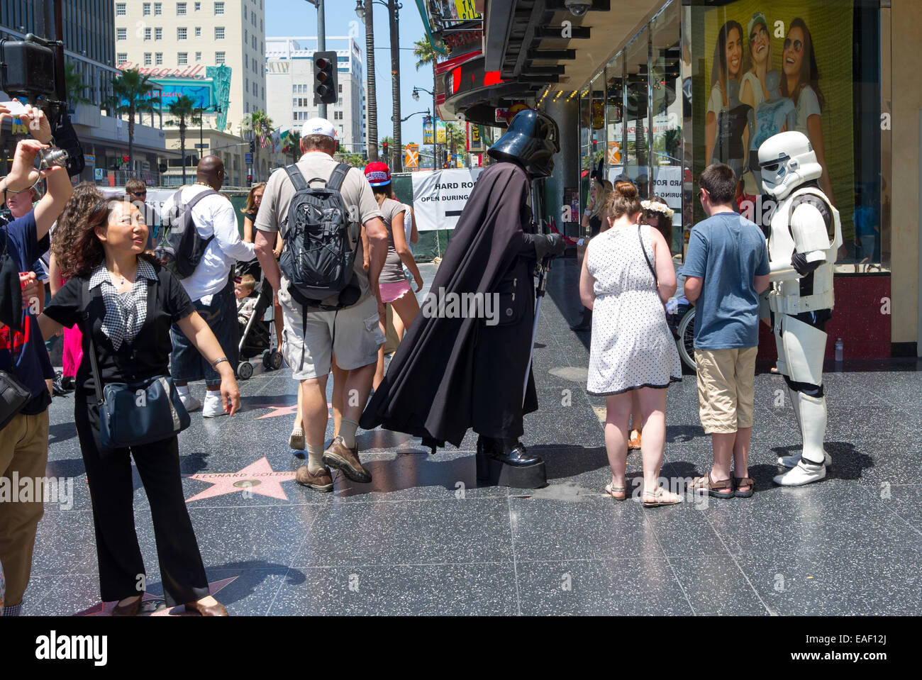 Darth Vader e stormtrooper su Hollywood Boulevard Foto Stock