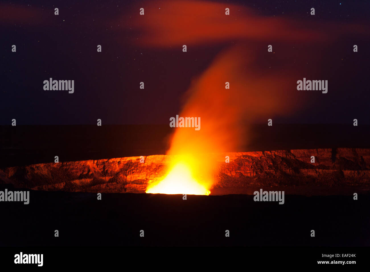 Il Kilauea Caldera vulcanica di notte Foto Stock