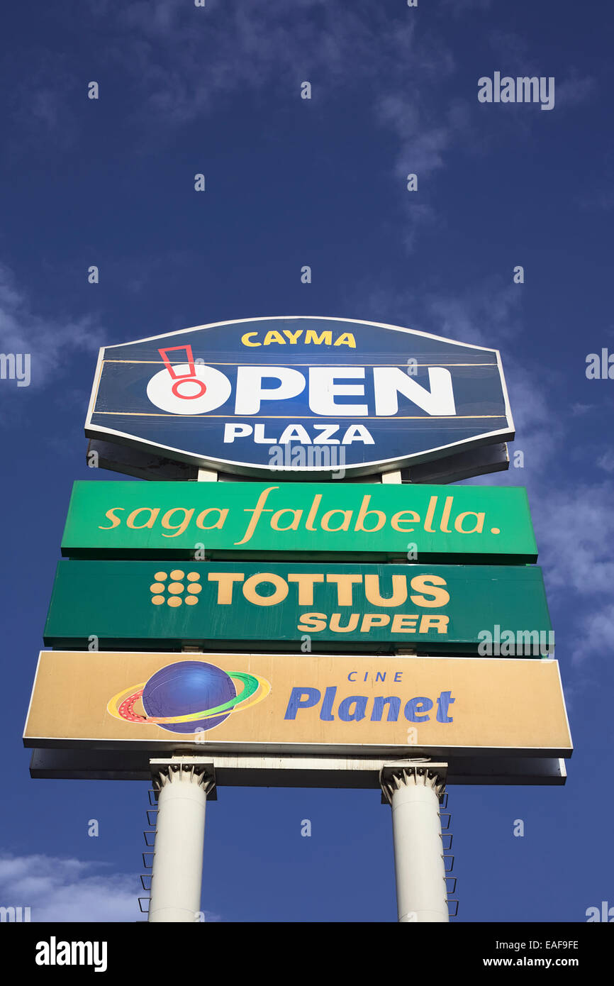 Segno di Cayma aprire Plaza su Ejercito Avenue in Arequipa, Perù Foto Stock