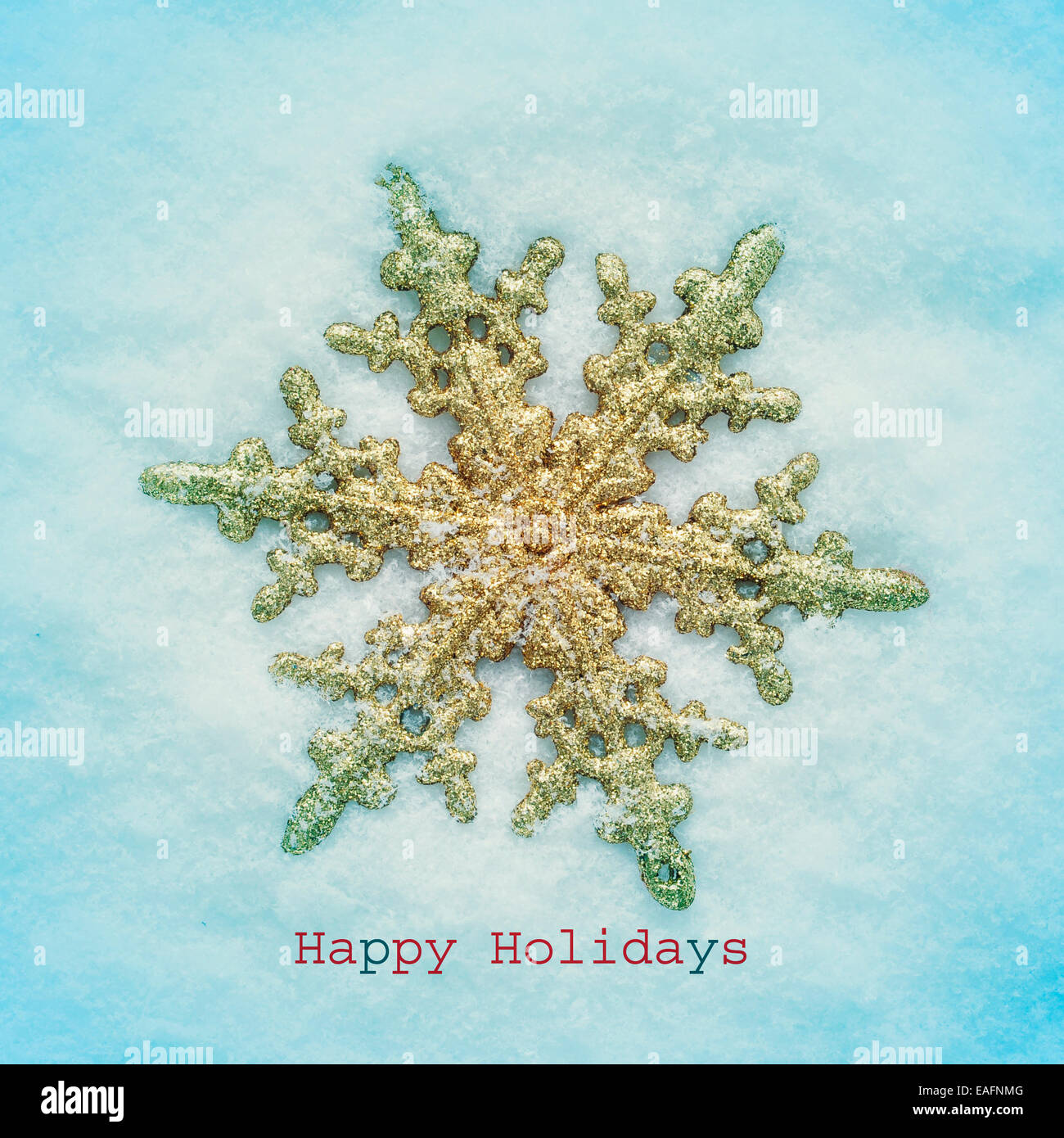 Stella Di Natale Frasi.Una Stella Di Natale Sulla Neve E La Frase Felice Vacanze Con Un Effetto Retro Foto Stock Alamy