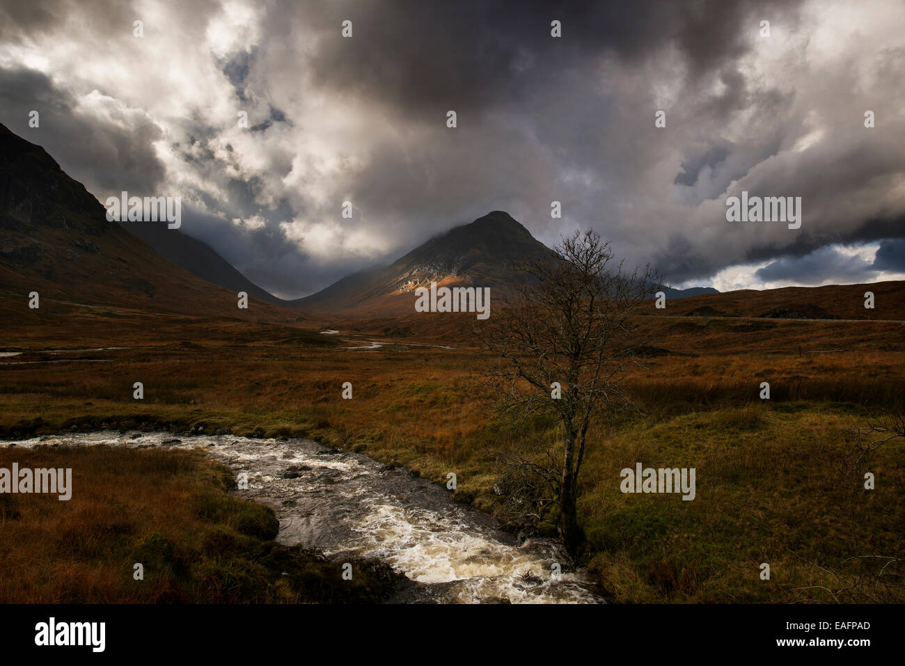 Glen Coe mountain range in Scozia Foto Stock