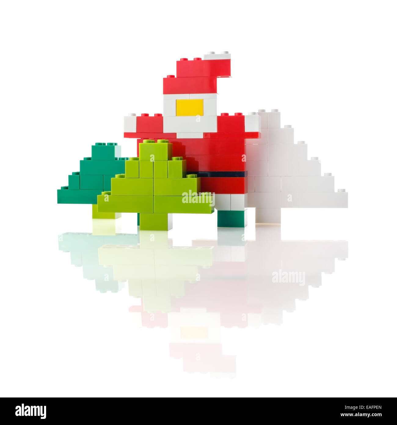 Babbo Natale e albero di Natale fatto da un progettista. Percorso di clipping. Foto Stock