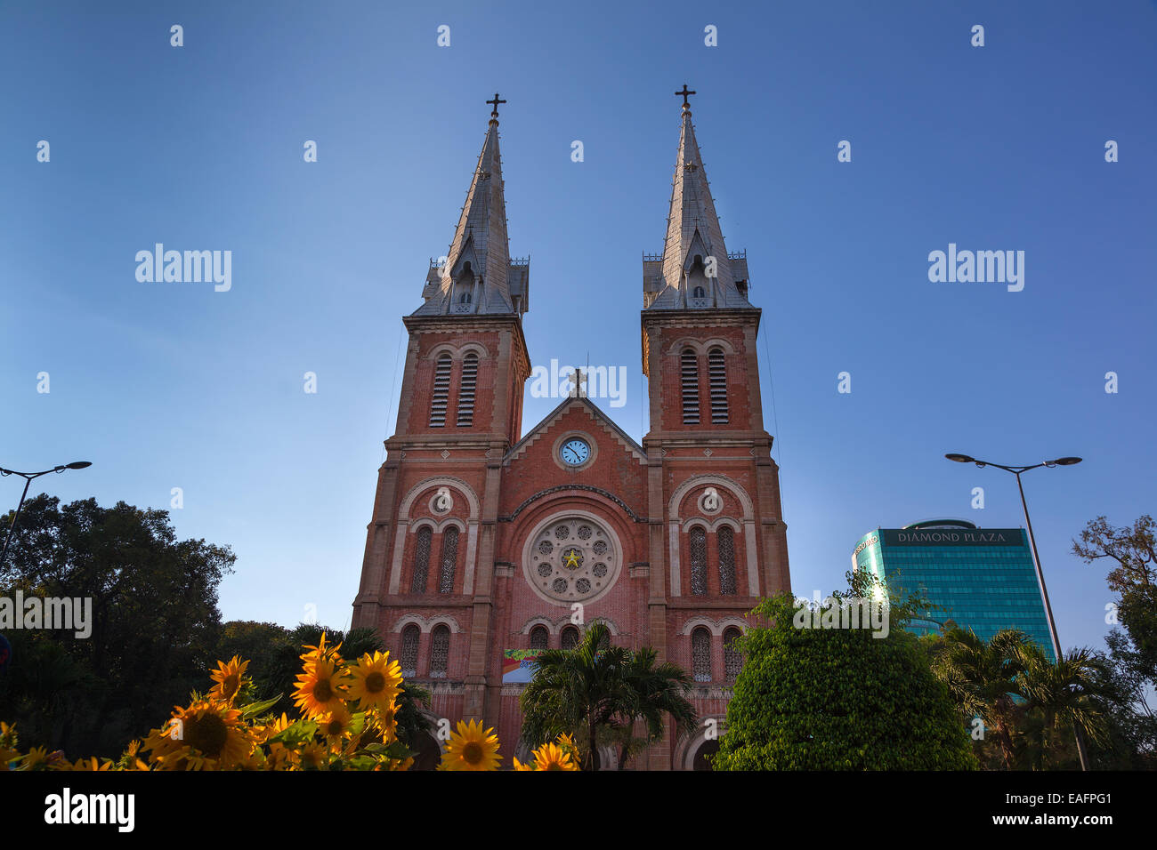 basilica di notre dame di saigon