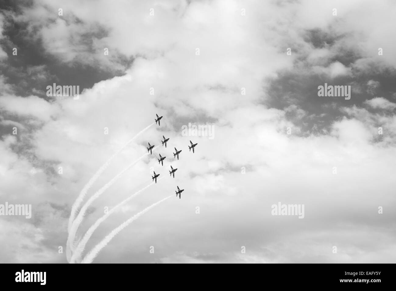 Le frecce rosse display di volo presso il Malta International Airshow di 2014, il flanker piegare avvicinando Foto Stock