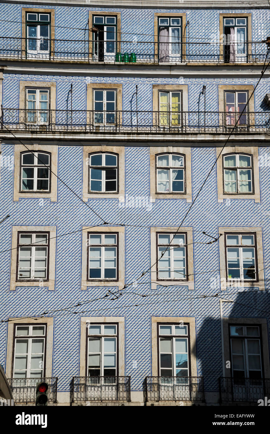 Piastrellate facciata di casa nel quartiere di Baixa, Lisbona, Portogallo Foto Stock