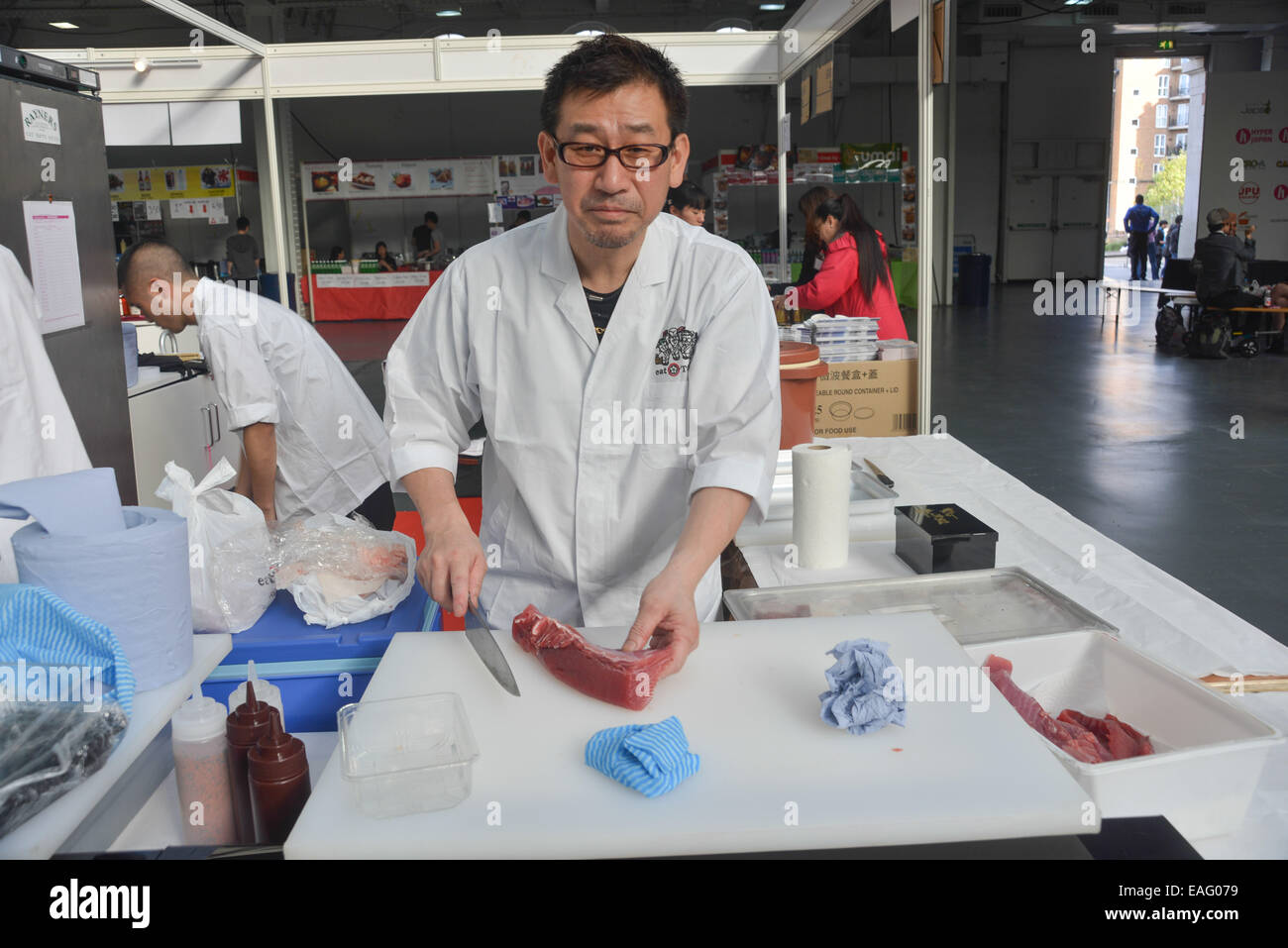 Londra, UK, 14 Nov 2014 : Espositori impegnato a preparare le stalle per la Hyper Giappone Mercatino di Natale 2015 a Londra Olympia di Londra. Credito: Vedere Li/Alamy Live News Foto Stock