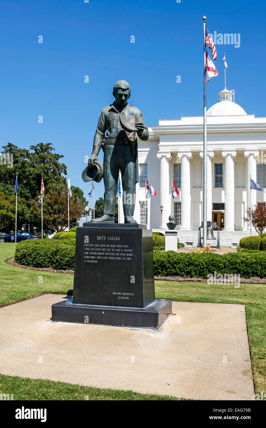 Statua in onore di funzionari di polizia in Alabama al di fuori dello Stato Capitol Building in Montgomery Foto Stock