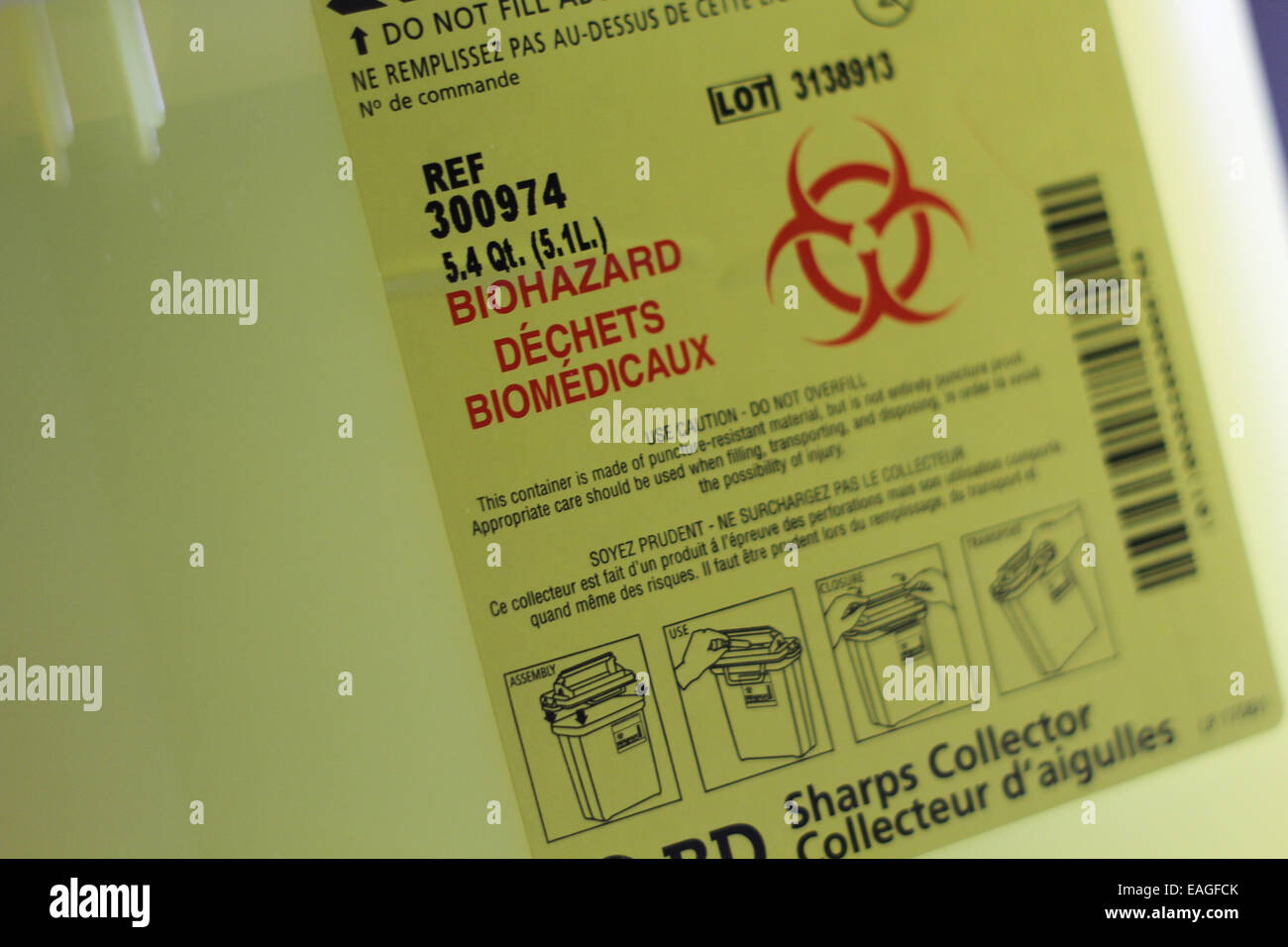 Un medico di bidone dei rifiuti Foto Stock