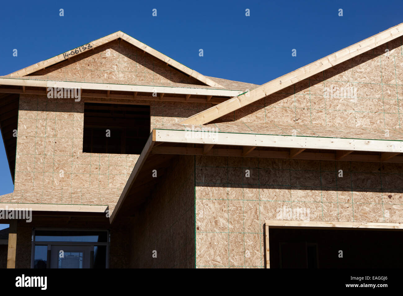 Tipica struttura di legno costruzione casa con pannelli in lamiera del Saskatchewan, Canada Foto Stock
