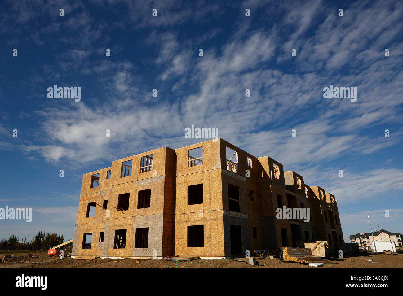 Tipica struttura di legno blocco condominiale costruzione con pannelli in lamiera del Saskatchewan, Canada Foto Stock