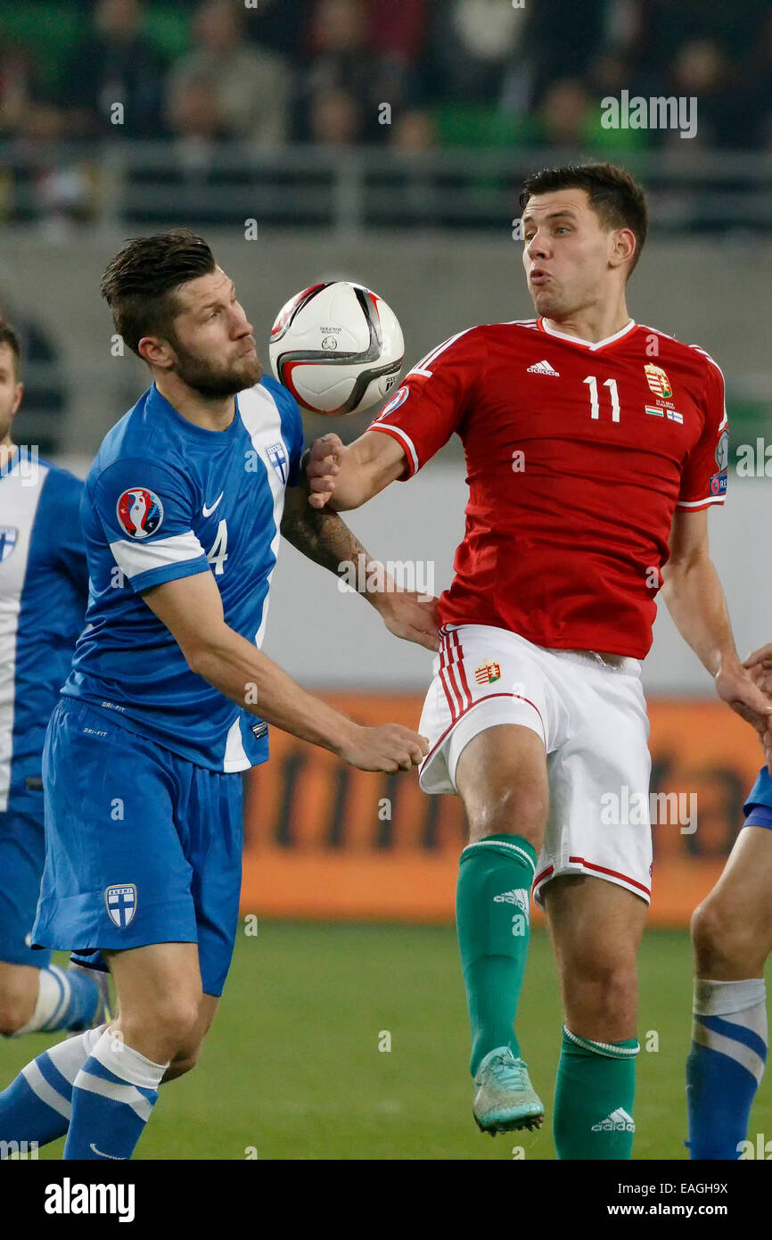 Budapest, Ungheria. 14 Novembre, 2014. Duello tra Hunagrian Adam Szalai (r) e il finlandese Joona Toivio durante l'Ungheria vs. Finlandia UEFA EURO 2016 qualifier partita di calcio in Groupama Arena il 14 novembre 2014 a Budapest, Ungheria. Credito: Laszlo Szirtesi/Alamy Live News Foto Stock