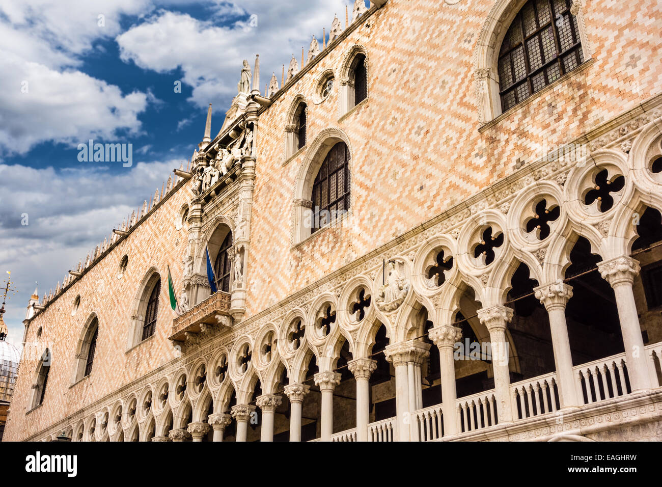 Dettagli architettonici del palazzo storico in Piazza San Marco, Venezia, Italia. Foto Stock