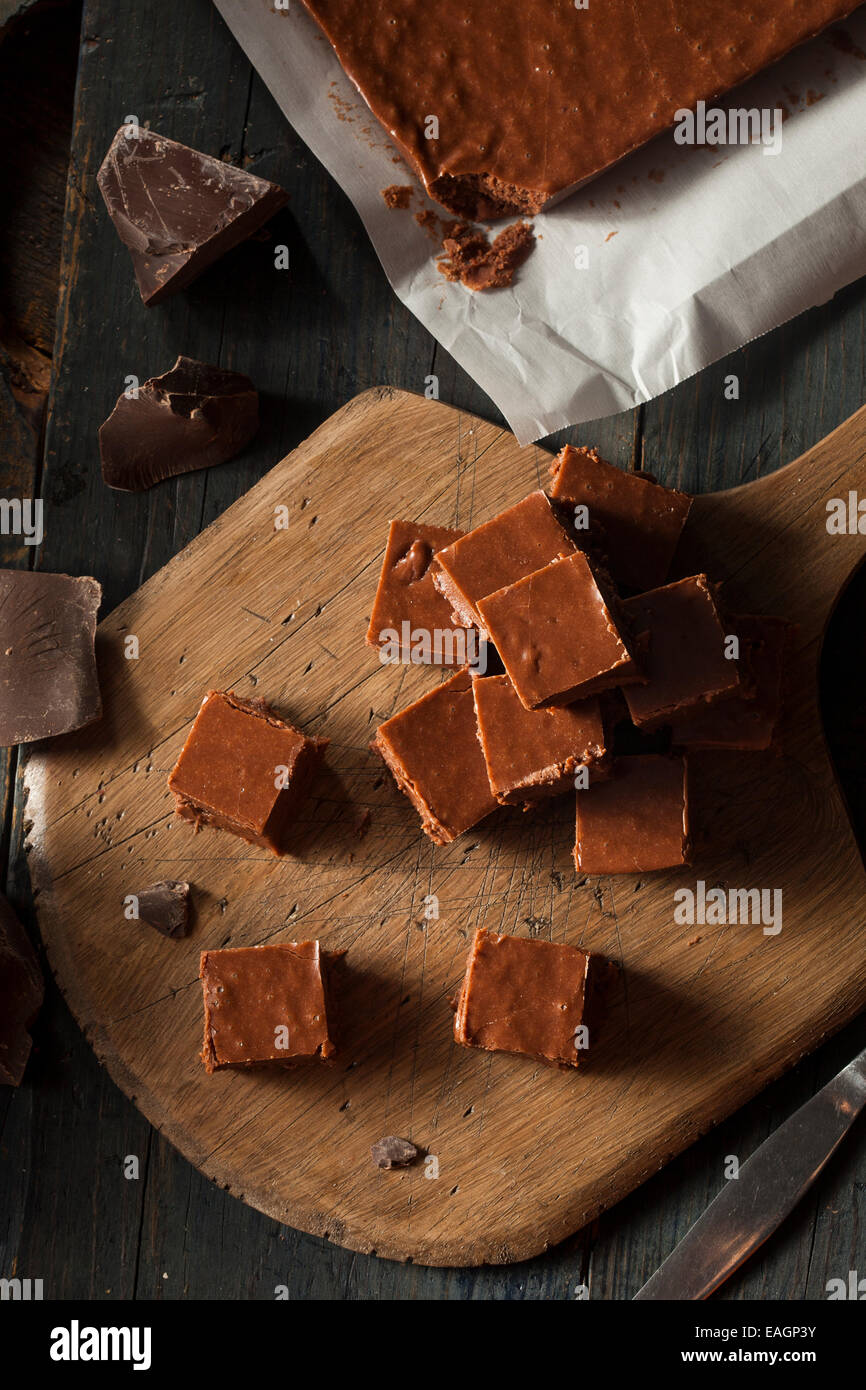 In casa Dark Chocolate Fudge pronto a mangiare Foto Stock