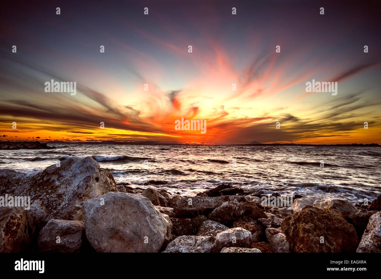 Maestoso tramonto sul mare Grecia Foto Stock