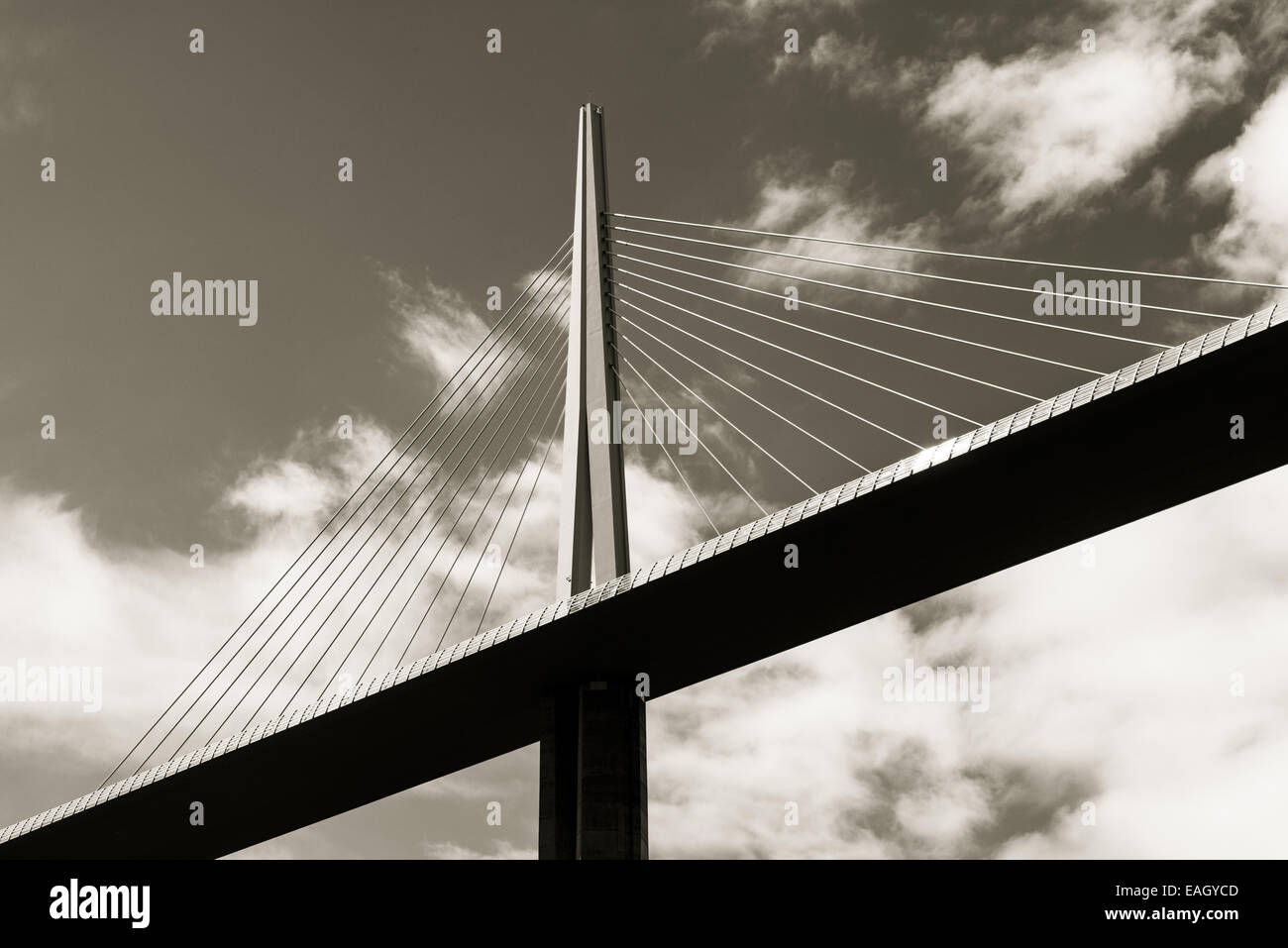 Viadukt von Millau, Viaduc de Millau, Michel Virlogeux, Norman Foster, Francia, Midi-Pirenei, Millau Foto Stock