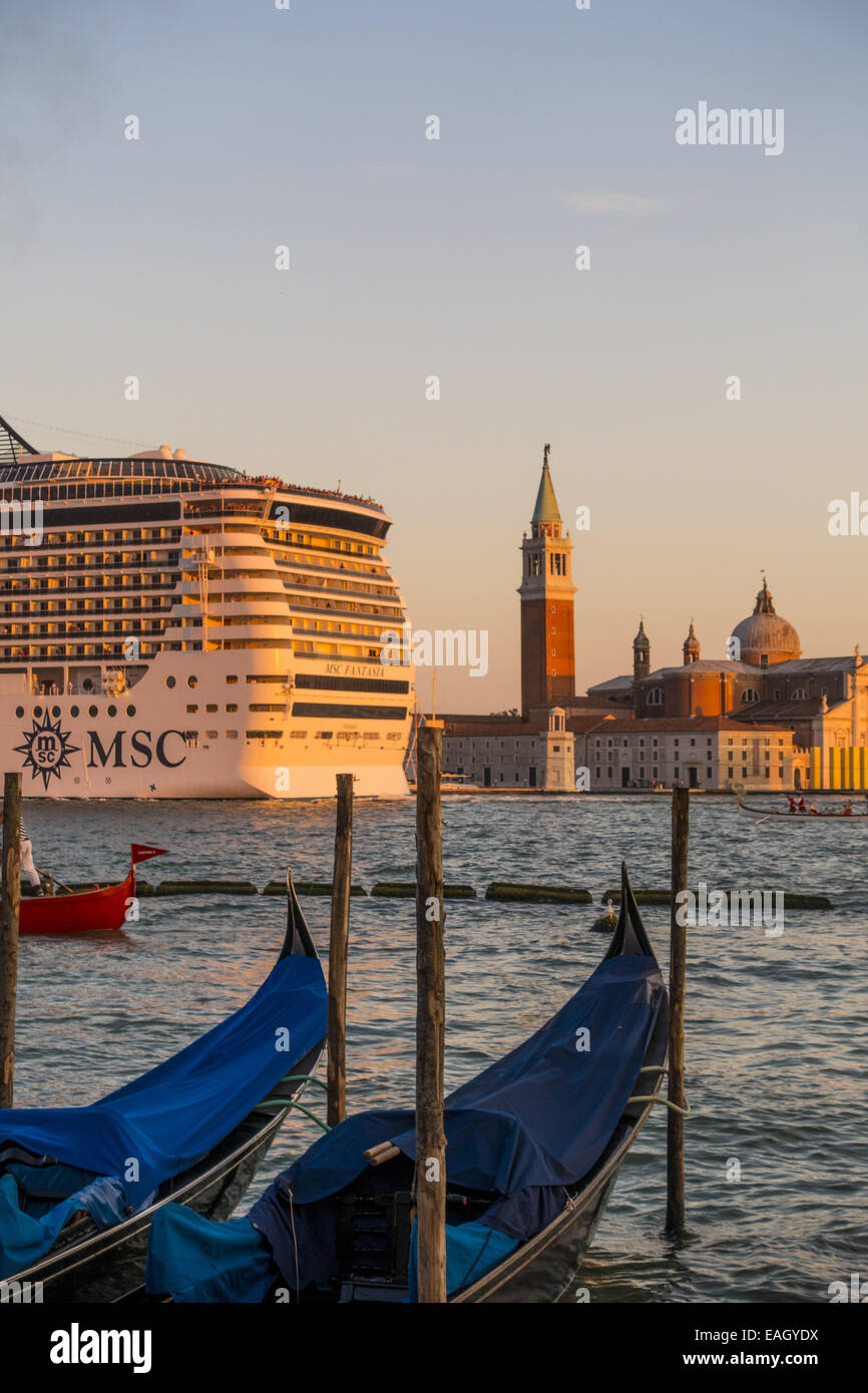 MSC Fantasia, la nave di crociera, Venedig, Venezia, Veneto, Italia Foto Stock