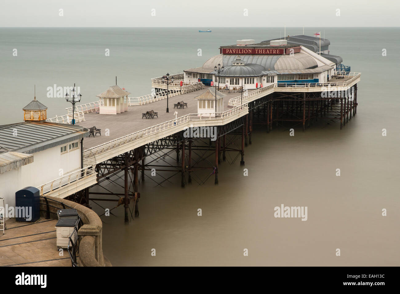 Cromer Pier, Norfolk, Regno Unito, costruito 1902. Un grado ll elencato la costruzione.e Foto Stock