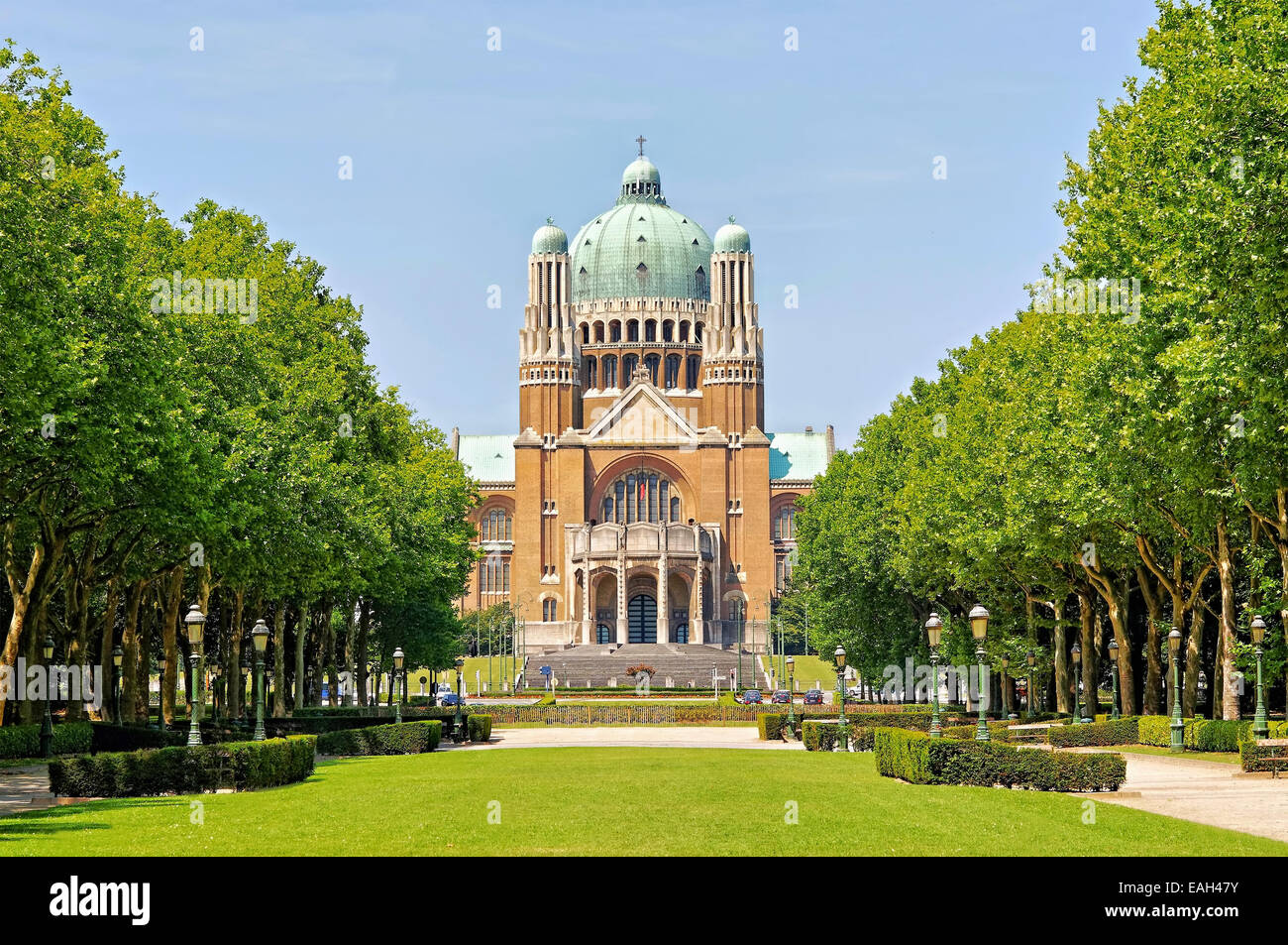 Koekelberg basilica uno dei simboli architettonici di Bruxelles, Belgio, vista dal parco Elisabeth Foto Stock