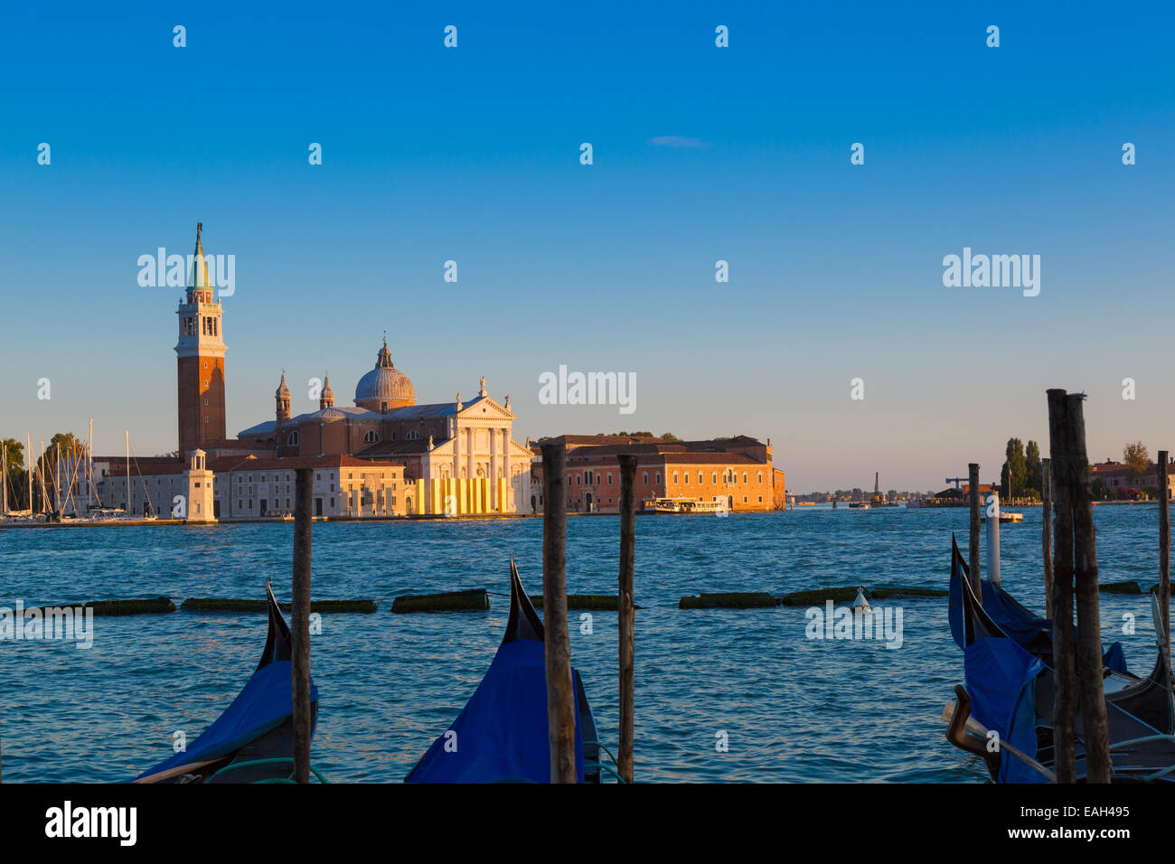 San Giorgio Maggiore a Venezia in serata la luce del sole. Foto Stock