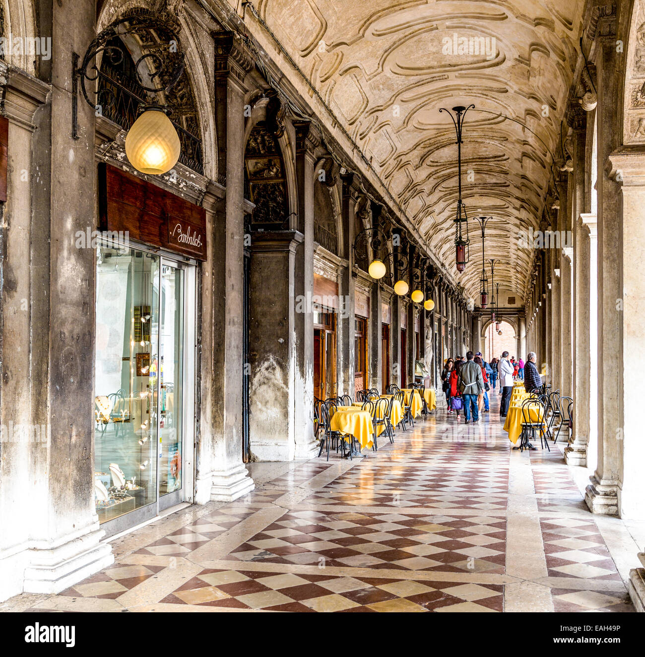 Le arcate delle Procuratie Vecchie di Piazza San Marco, Venezia. Foto Stock