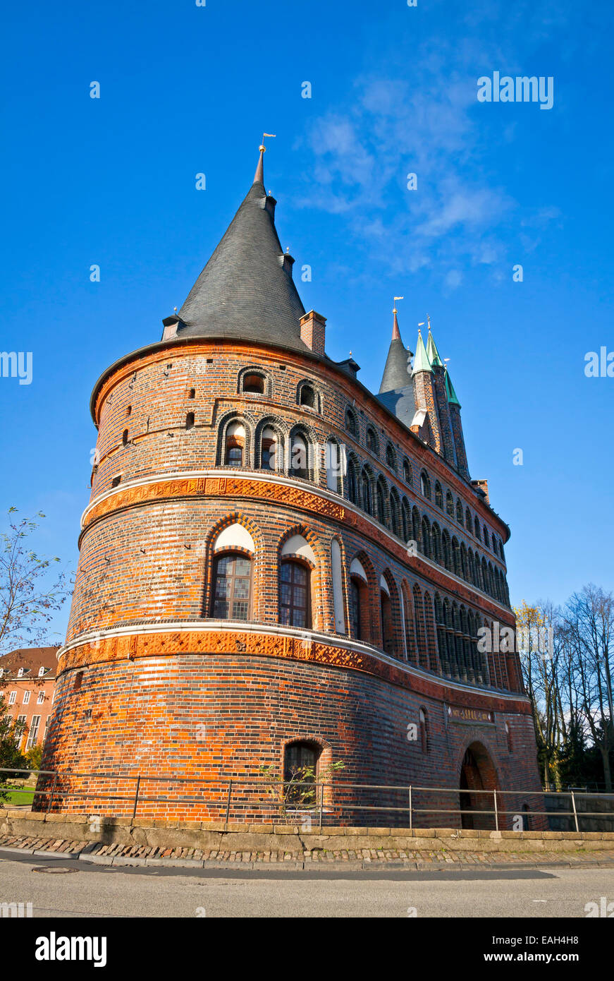 Holsten Gate in Lubeck città vecchia, regione dello Schleswig-Holstein, Germania Foto Stock