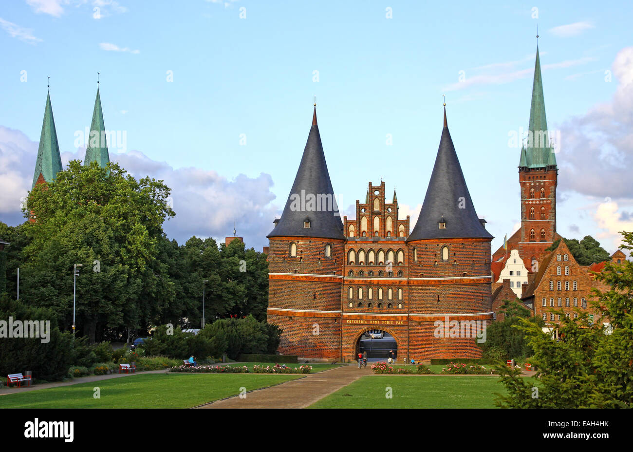 Holsten Gate in Lubeck città vecchia, regione dello Schleswig-Holstein, Germania Foto Stock