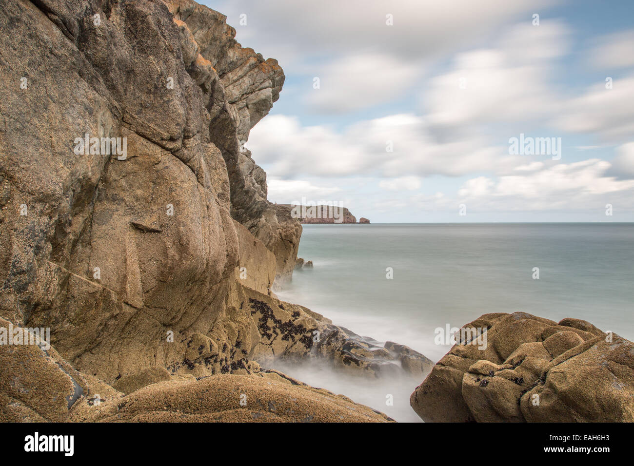 Bellissima spiaggia presso La Latte Pointe de la torta Bretagna Francia Foto Stock