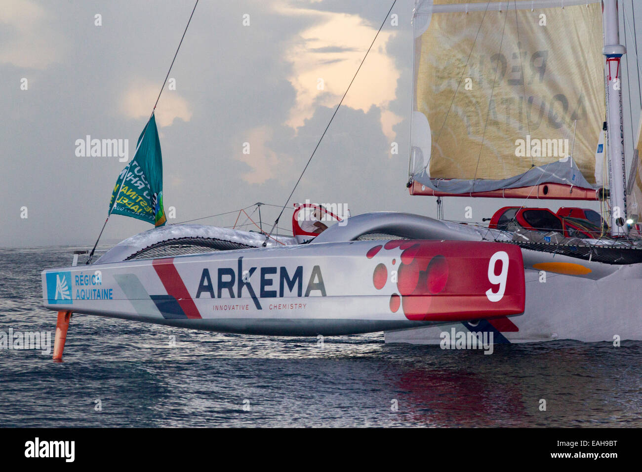 14.11.2014. Pointe a Pitre, Guadalupa. Lalou Roucayrol (Arkema-Region Aquitaine) 2° posto nella categoria delle Multi 50 Sur la Route du Rhum-Destination Guadalupa 2014 con un tempo di 11d 21h 29m 10s Foto Stock